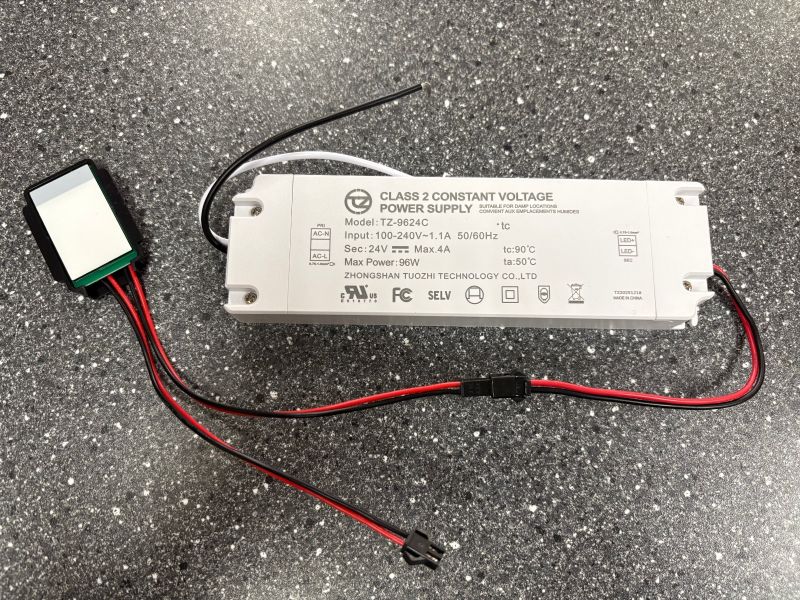 Q24U 24V 96W LED-Treiber mit Touch-Dimmer – Q24U TZ-9624C – Spiegelbeleuchtung